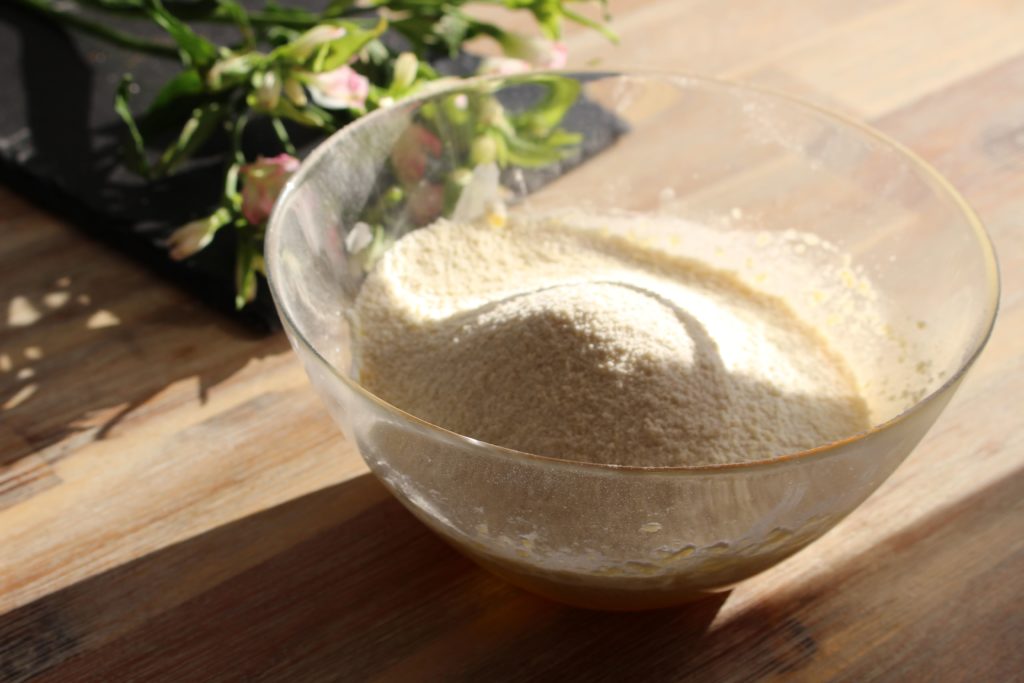 Flour, almond flour and baking powder