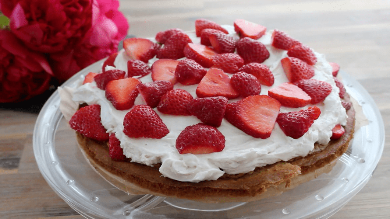 Strawberry Meringue Cake Everyones Favorite min